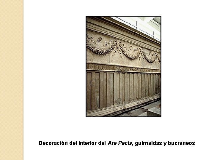 Decoración del interior del Ara Pacis, guirnaldas y bucráneos 