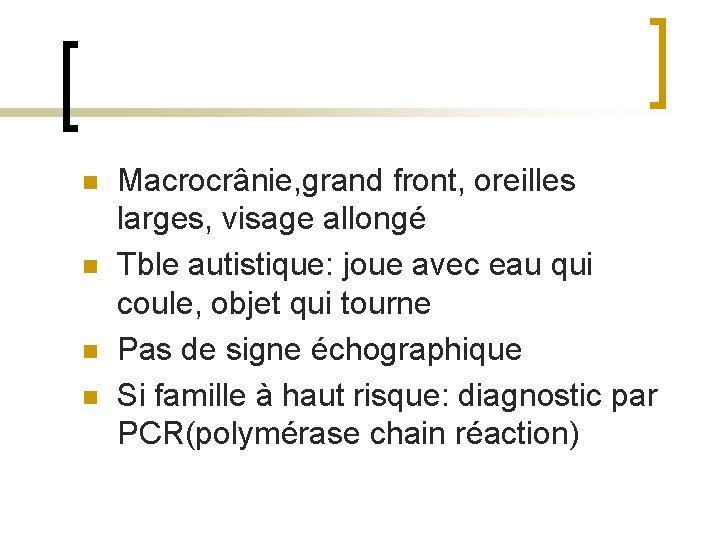 n n Macrocrânie, grand front, oreilles larges, visage allongé Tble autistique: joue avec eau