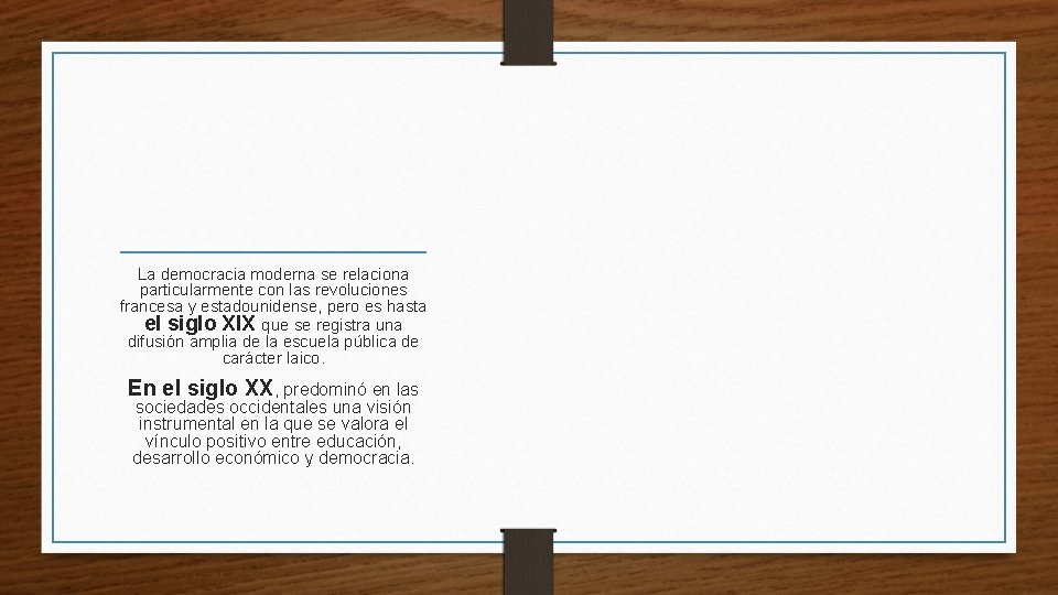 La democracia moderna se relaciona particularmente con las revoluciones francesa y estadounidense, pero es