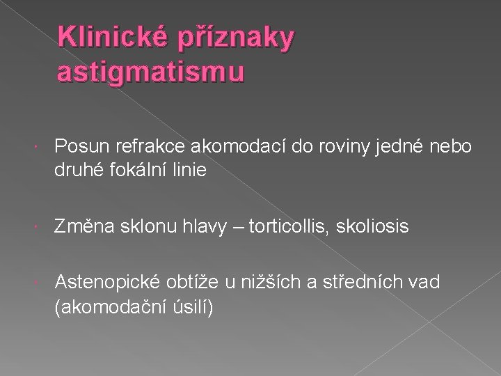 Klinické příznaky astigmatismu Posun refrakce akomodací do roviny jedné nebo druhé fokální linie Změna