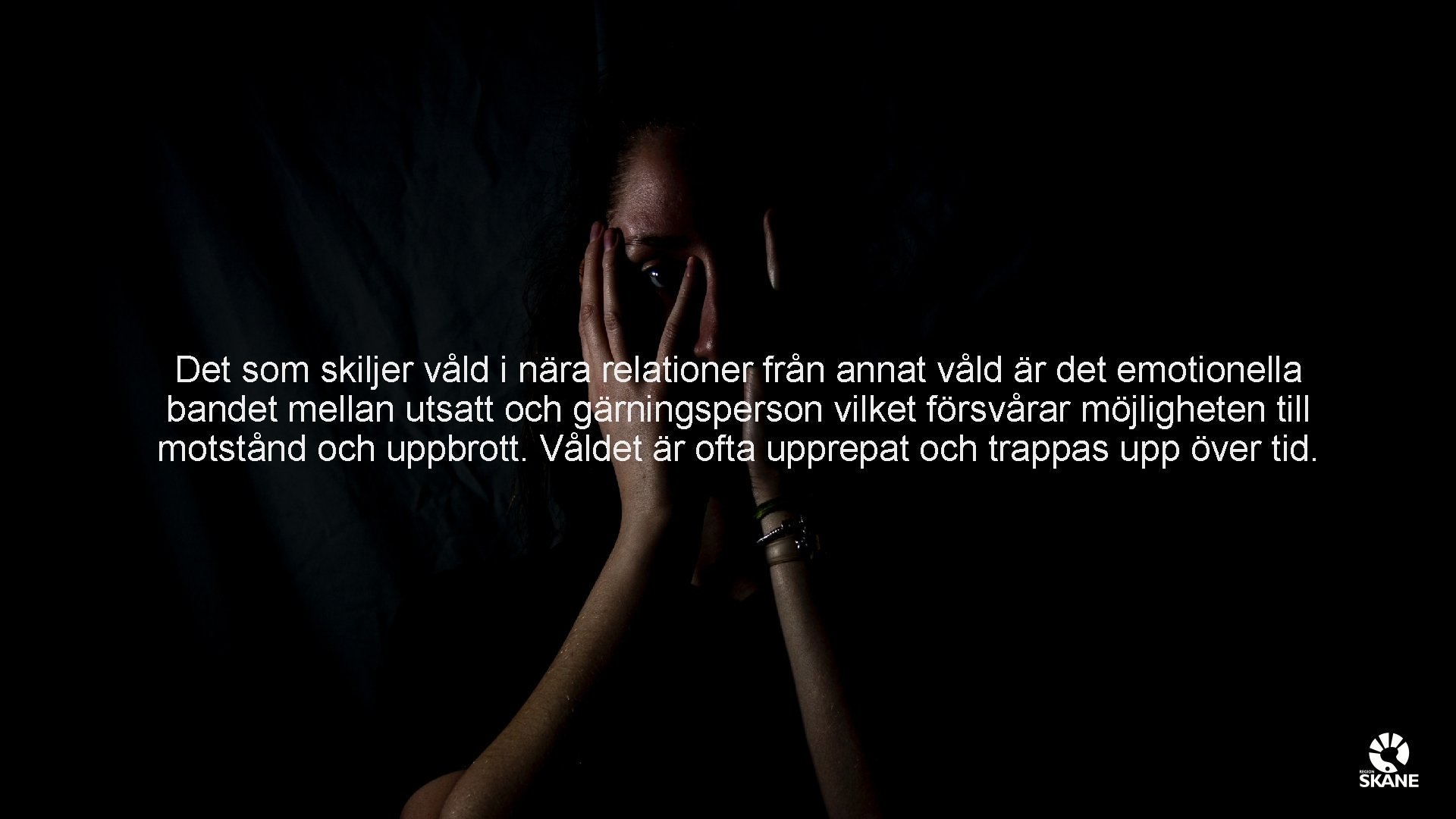 Det som skiljer våld i nära relationer från annat våld är det emotionella bandet