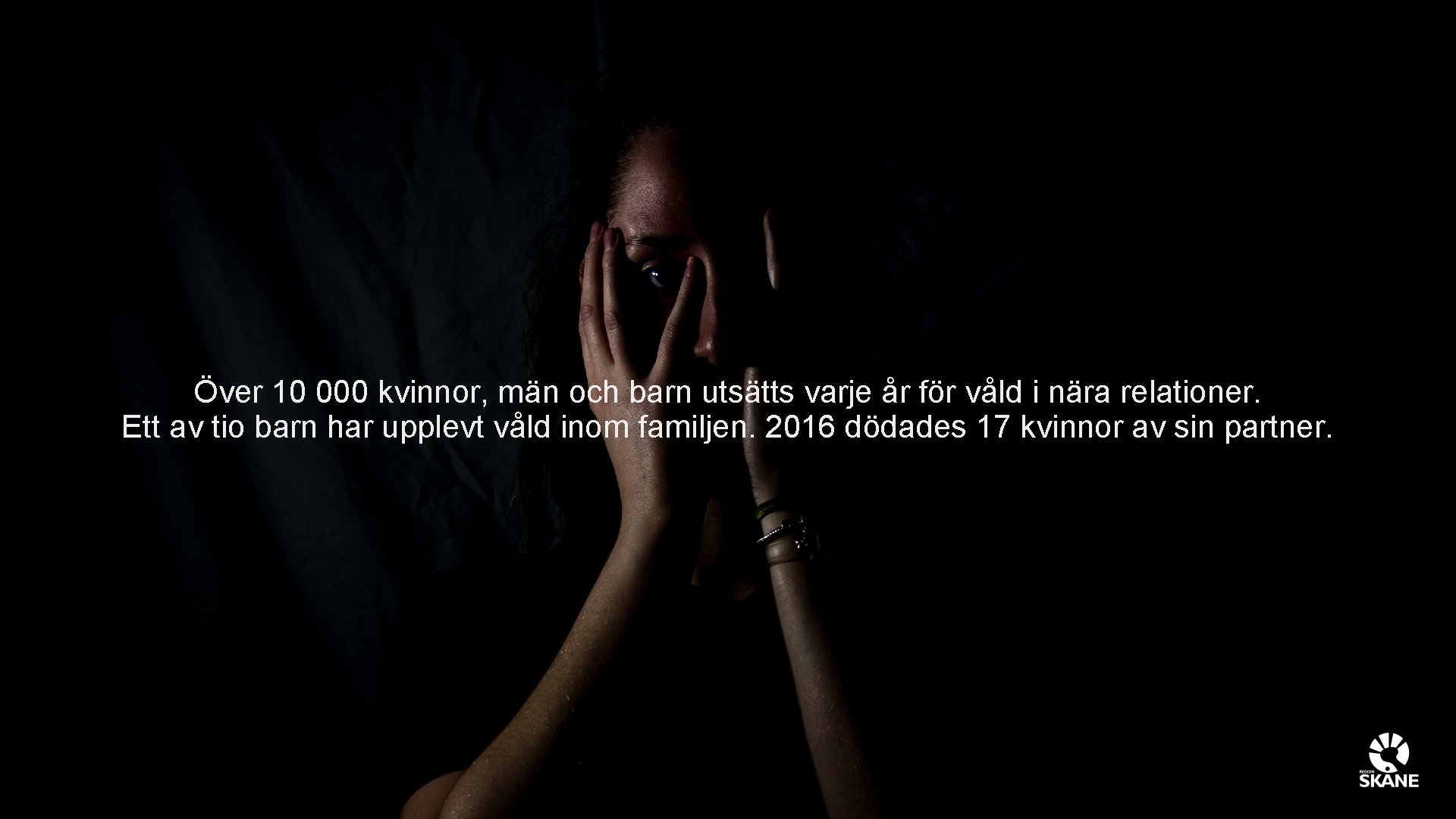 Över 10 000 kvinnor, män och barn utsätts varje år för våld i nära