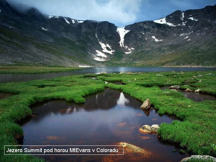 Jezero Summit pod horou Mt. Evans v Coloradu 