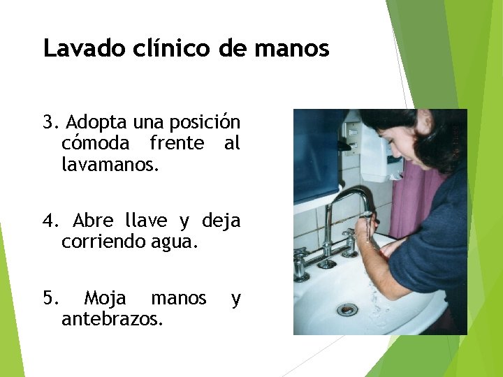 Lavado clínico de manos 3. Adopta una posición cómoda frente al lavamanos. 4. Abre