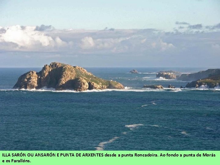 ILLA SARÓN OU ANSARÓN E PUNTA DE ARXENTES desde a punta Roncadoira. Ao fondo