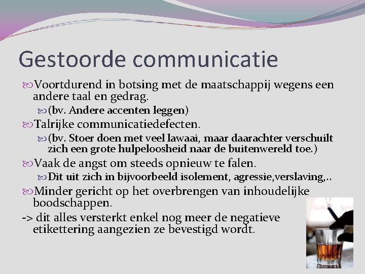 Gestoorde communicatie Voortdurend in botsing met de maatschappij wegens een andere taal en gedrag. Gestoorde communicatie Voortdurend in botsing met de maatschappij wegens een andere taal en gedrag.