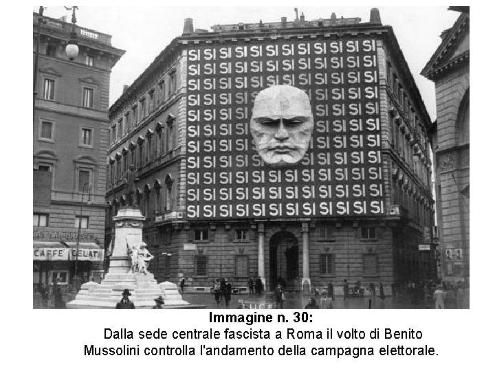 Immagine n. 30: Dalla sede centrale fascista a Roma il volto di Benito Mussolini