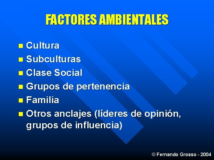 FACTORES AMBIENTALES Cultura n Subculturas n Clase Social n Grupos de pertenencia n Familia