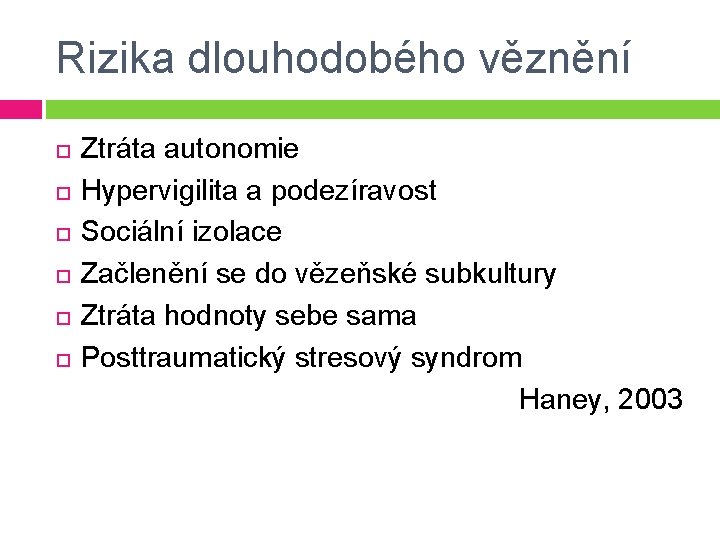 Rizika dlouhodobého věznění Ztráta autonomie Hypervigilita a podezíravost Sociální izolace Začlenění se do vězeňské