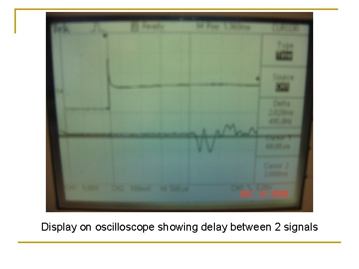 Display on oscilloscope showing delay between 2 signals 