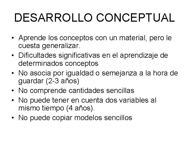 DESARROLLO CONCEPTUAL • Aprende los conceptos con un material, pero le cuesta generalizar. •