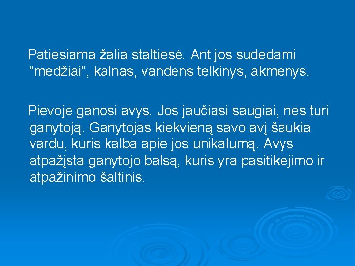  Patiesiama žalia staltiesė. Ant jos sudedami “medžiai”, kalnas, vandens telkinys, akmenys. Pievoje ganosi