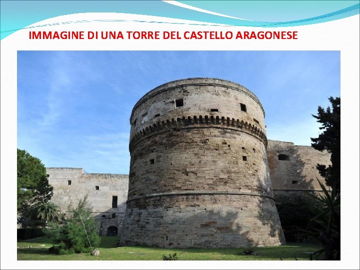 IMMAGINE DI UNA TORRE DEL CASTELLO ARAGONESE 