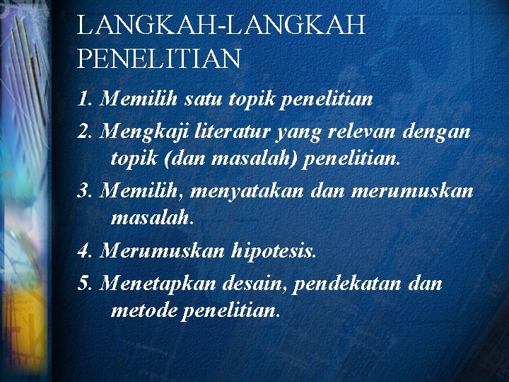 LANGKAH-LANGKAH PENELITIAN 1. Memilih satu topik penelitian 2. Mengkaji literatur yang relevan dengan topik