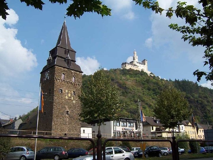 Braubach Está situada en la margen derecha del Rin , aprox. 10 km de