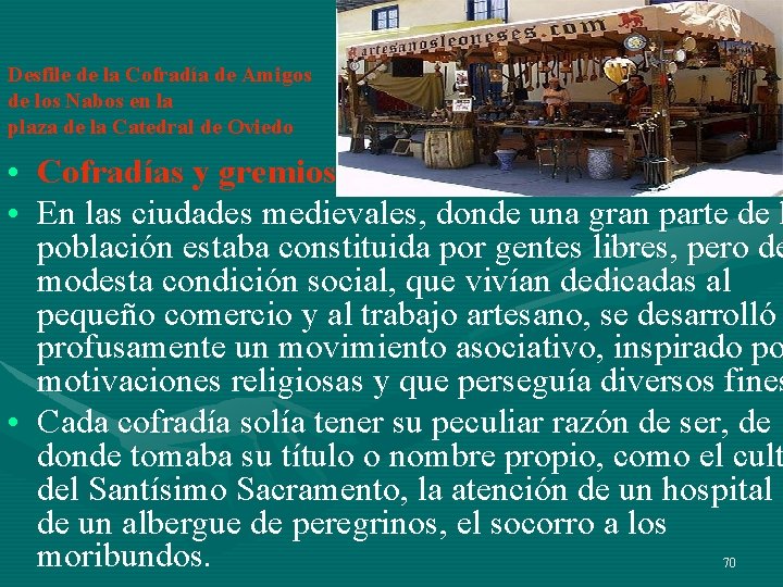 Desfile de la Cofradía de Amigos de los Nabos en la plaza de la Desfile de la Cofradía de Amigos de los Nabos en la plaza de la