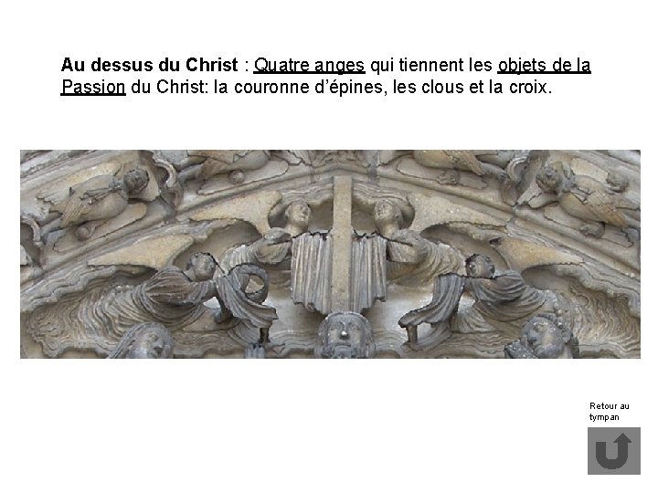 Au dessus du Christ : Quatre anges qui tiennent les objets de la Passion