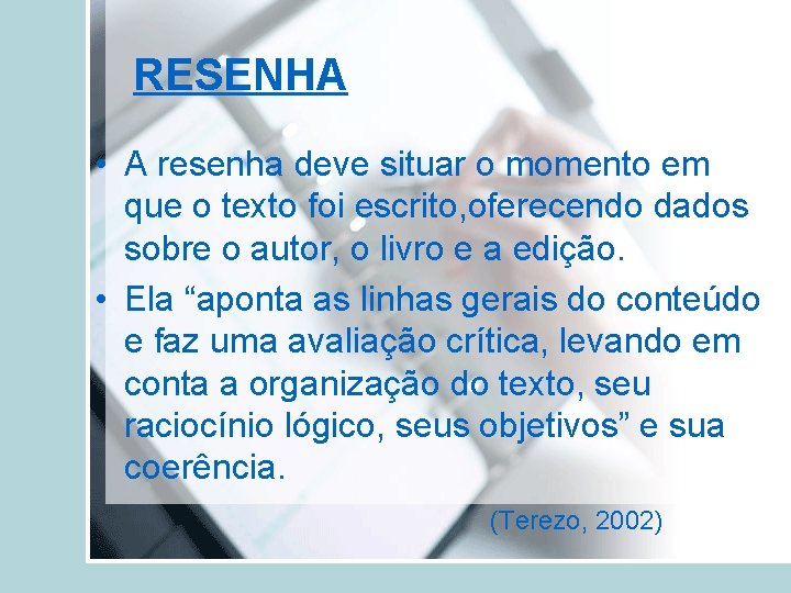 RESENHA • A resenha deve situar o momento em que o texto foi escrito,