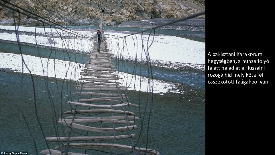 A pakisztáni Karakorum hegységben, a hunza folyó felett halad át a Hussaini rozoga híd
