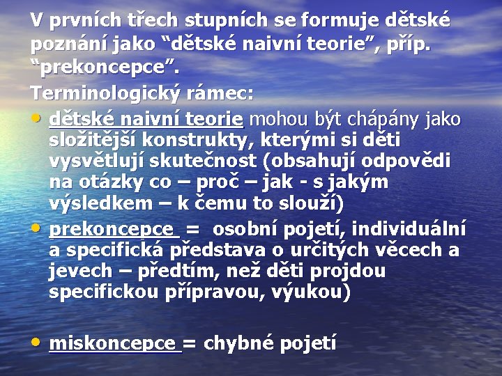 V prvních třech stupních se formuje dětské poznání jako “dětské naivní teorie”, příp. “prekoncepce”.