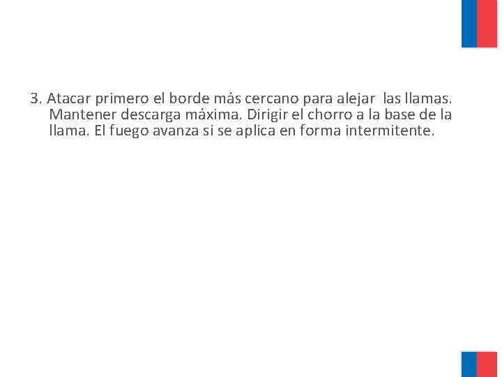 3. Atacar primero el borde más cercano para alejar las llamas. Mantener descarga máxima.