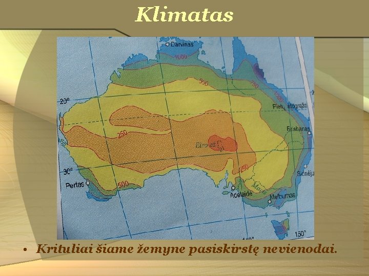 Klimatas • Krituliai šiame žemyne pasiskirstę nevienodai. 