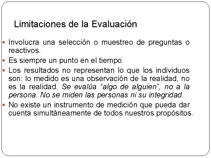 Limitaciones de la Evaluación § Involucra una selección o muestreo de preguntas o reactivos.