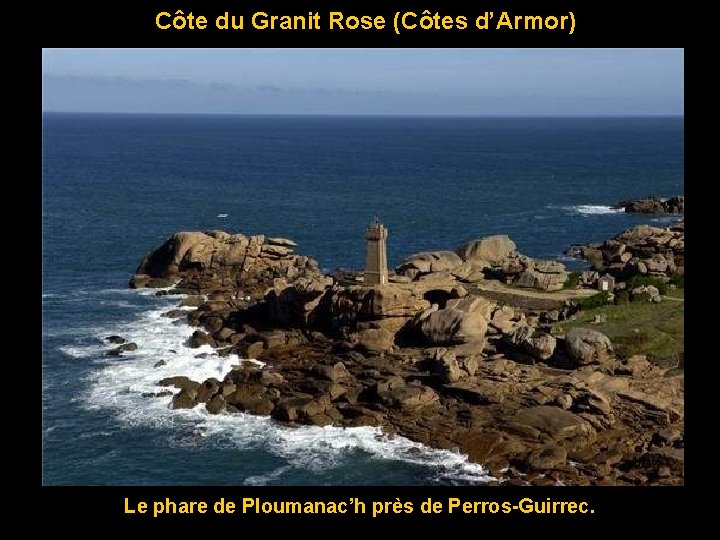 Côte du Granit Rose (Côtes d’Armor) Le phare de Ploumanac’h près de Perros-Guirrec. 