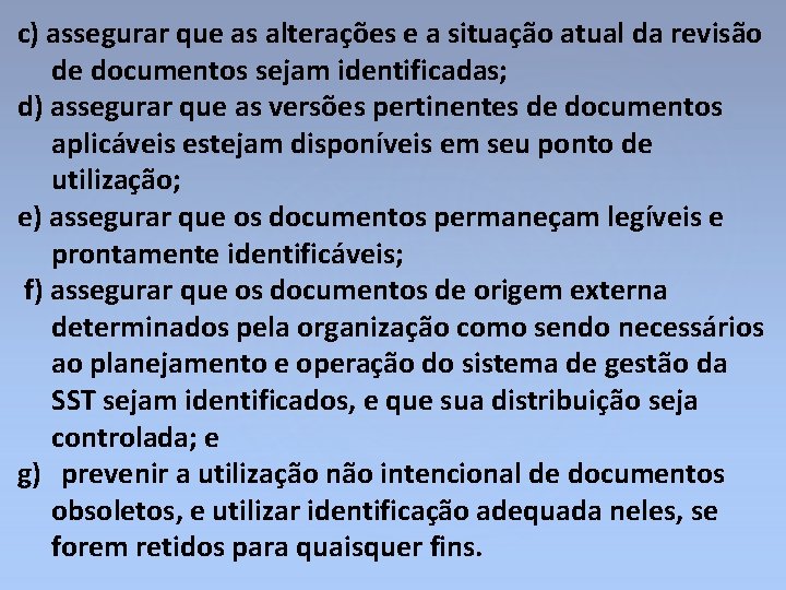 c) assegurar que as alterações e a situação atual da revisão de documentos sejam