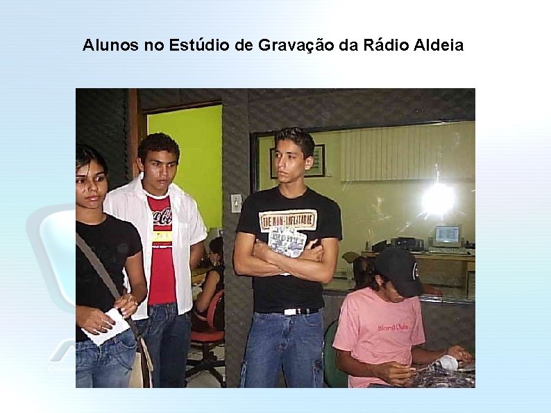 Alunos no Estúdio de Gravação da Rádio Aldeia 