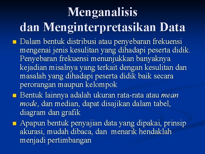 Menganalisis dan Menginterpretasikan Data n n n Dalam bentuk distribusi atau penyebaran frekuensi mengenai