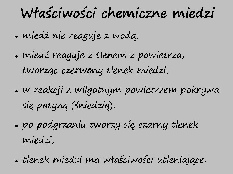 Właściwości chemiczne miedzi miedź nie reaguje z wodą, miedź reaguje z tlenem z powietrza,