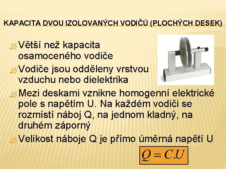 KAPACITA DVOU IZOLOVANÝCH VODIČŮ (PLOCHÝCH DESEK) Větší než kapacita osamoceného vodiče Vodiče jsou odděleny