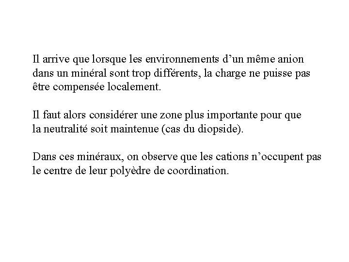 Il arrive que lorsque les environnements d’un même anion dans un minéral sont trop