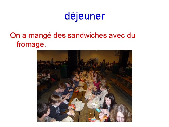 déjeuner On a mangé des sandwiches avec du fromage. 