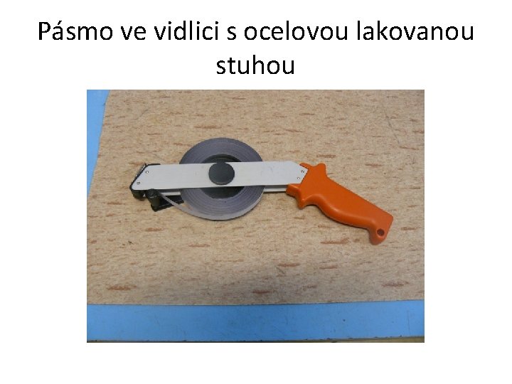 Pásmo ve vidlici s ocelovou lakovanou stuhou 