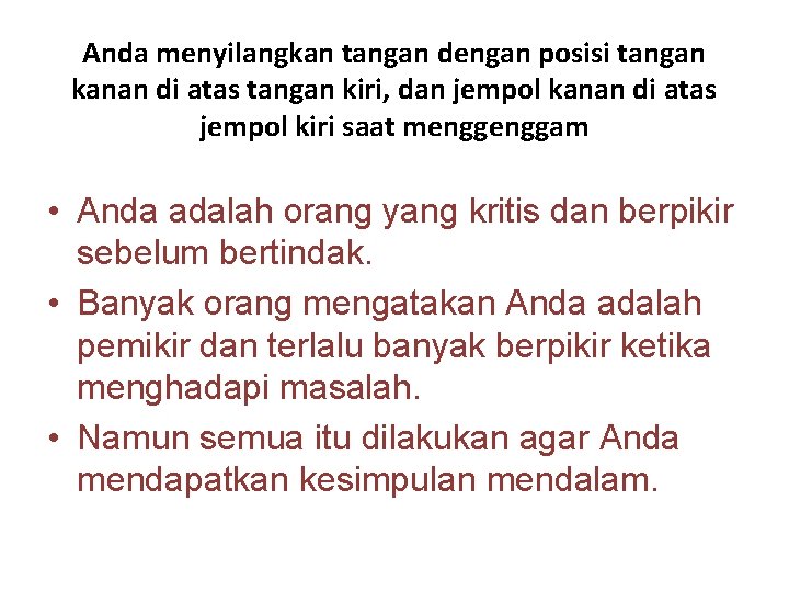 Anda menyilangkan tangan dengan posisi tangan kanan di atas tangan kiri, dan jempol kanan