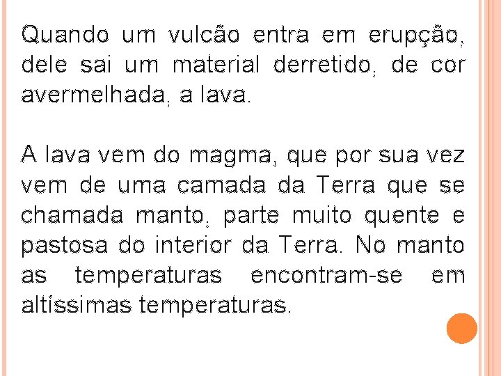 Quando um vulcão entra em erupção, dele sai um material derretido, de cor avermelhada,