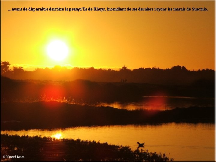 …avant de disparaître derrière la presqu’île de Rhuys, incendiant de ses derniers rayons les