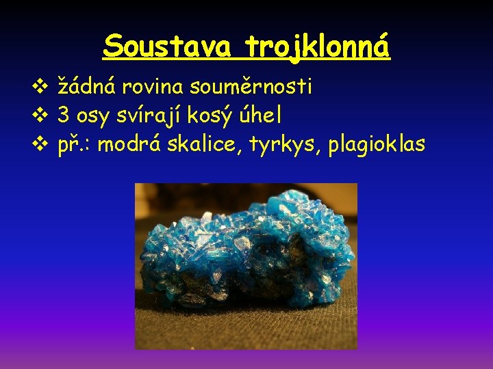 Soustava trojklonná v žádná rovina souměrnosti v 3 osy svírají kosý úhel v př.