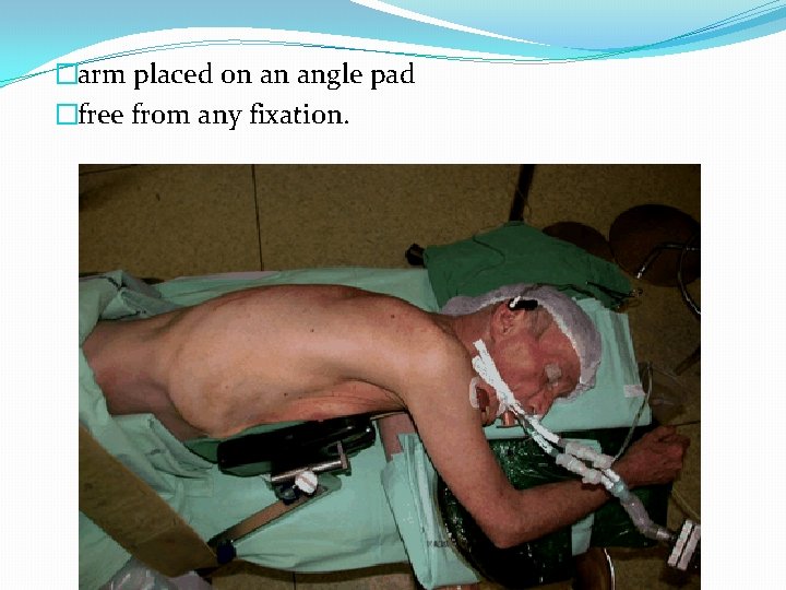 �arm placed on an angle pad �free from any fixation. 