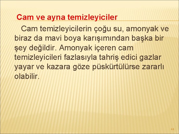 Cam ve ayna temizleyiciler Cam temizleyicilerin çoğu su, amonyak ve biraz da mavi boya