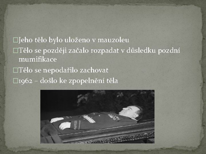 �Jeho tělo bylo uloženo v mauzoleu �Tělo se později začalo rozpadat v důsledku pozdní