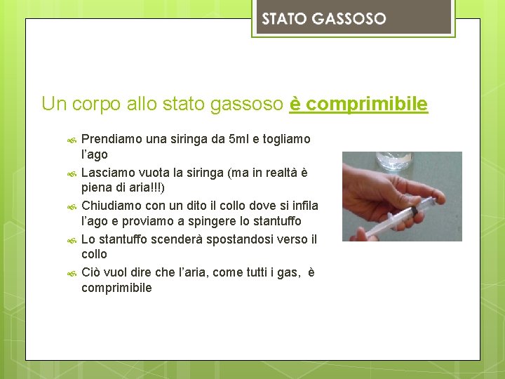 Un corpo allo stato gassoso è comprimibile Prendiamo una siringa da 5 ml e