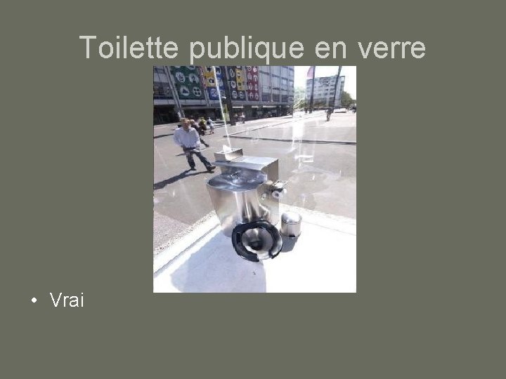 Toilette publique en verre • Vrai 