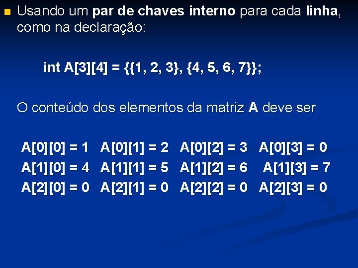 n Usando um par de chaves interno para cada linha, como na declaração: int