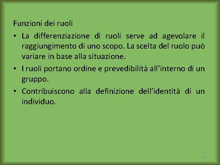 Funzioni dei ruoli • La differenziazione di ruoli serve ad agevolare il raggiungimento di