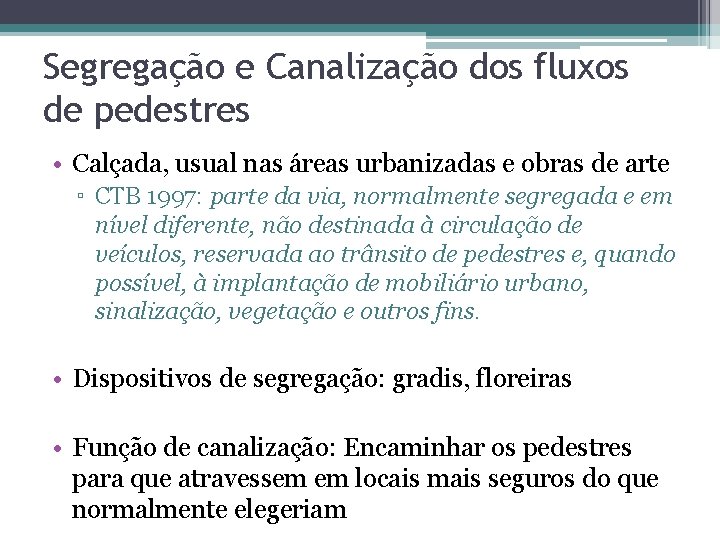 Segregação e Canalização dos fluxos de pedestres • Calçada, usual nas áreas urbanizadas e