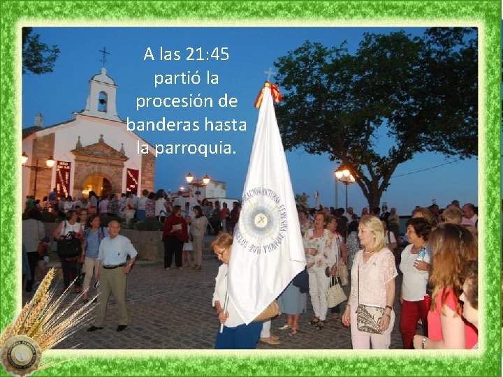 A las 21: 45 partió la procesión de banderas hasta la parroquia. 
