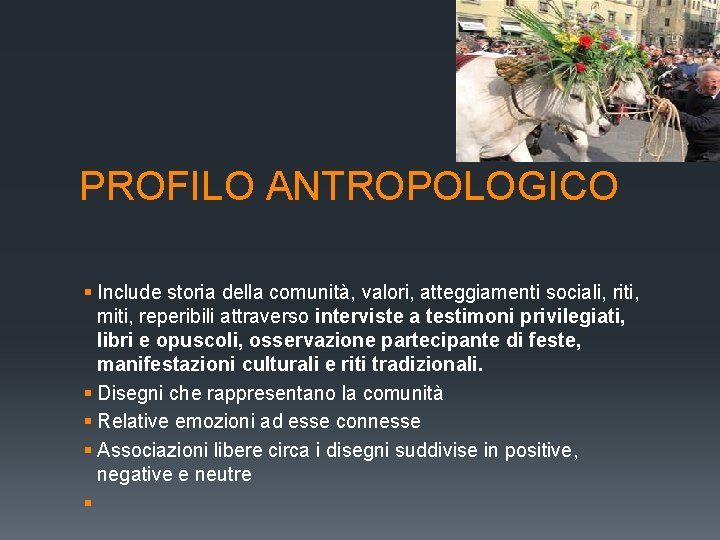 PROFILO ANTROPOLOGICO § Include storia della comunità, valori, atteggiamenti sociali, riti, miti, reperibili attraverso PROFILO ANTROPOLOGICO § Include storia della comunità, valori, atteggiamenti sociali, riti, miti, reperibili attraverso